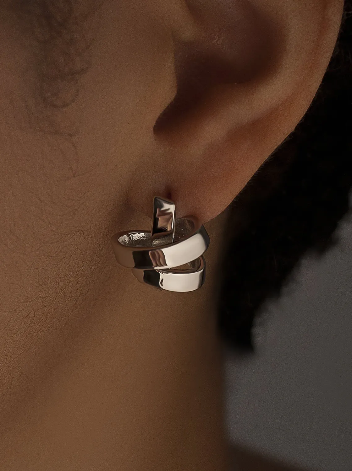 Pendientes Pequeños | LINEARGENT Pendientes pequeños en forma de nudo y plata