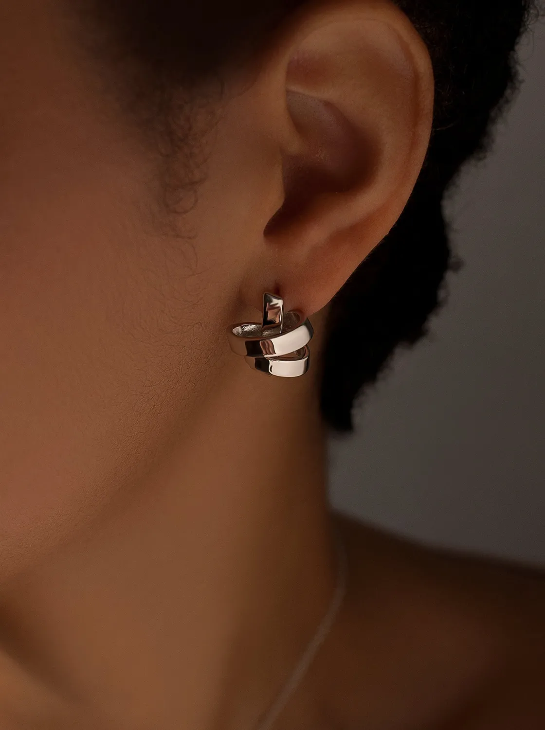 Pendientes Pequeños | LINEARGENT Pendientes pequeños en forma de nudo y plata