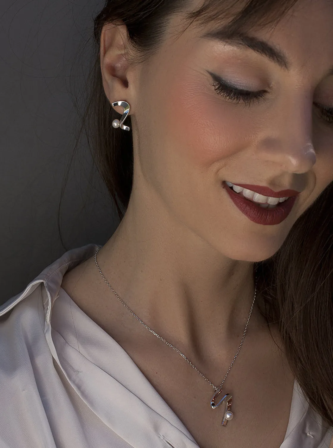 Pendientes Perlas | LINEARGENT Pendientes perla diseño serpentina con una perla