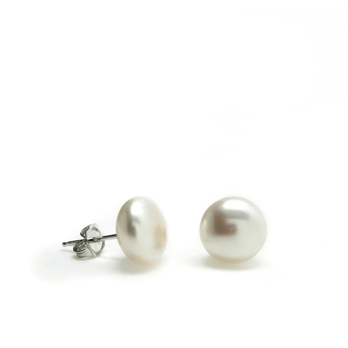 Pendientes Perlas | LINEARGENT Pendientes perlas chatas pequeñas y clásicas