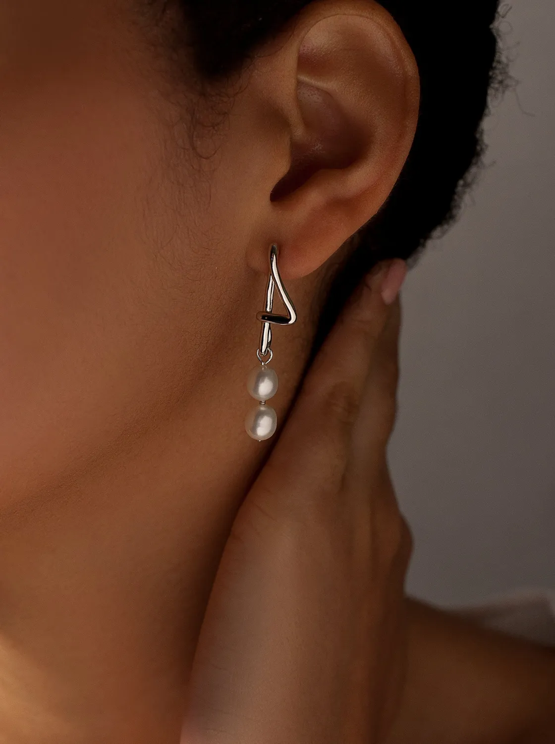Pendientes Perlas | LINEARGENT Pendientes perlas de plata con diseño geomérico