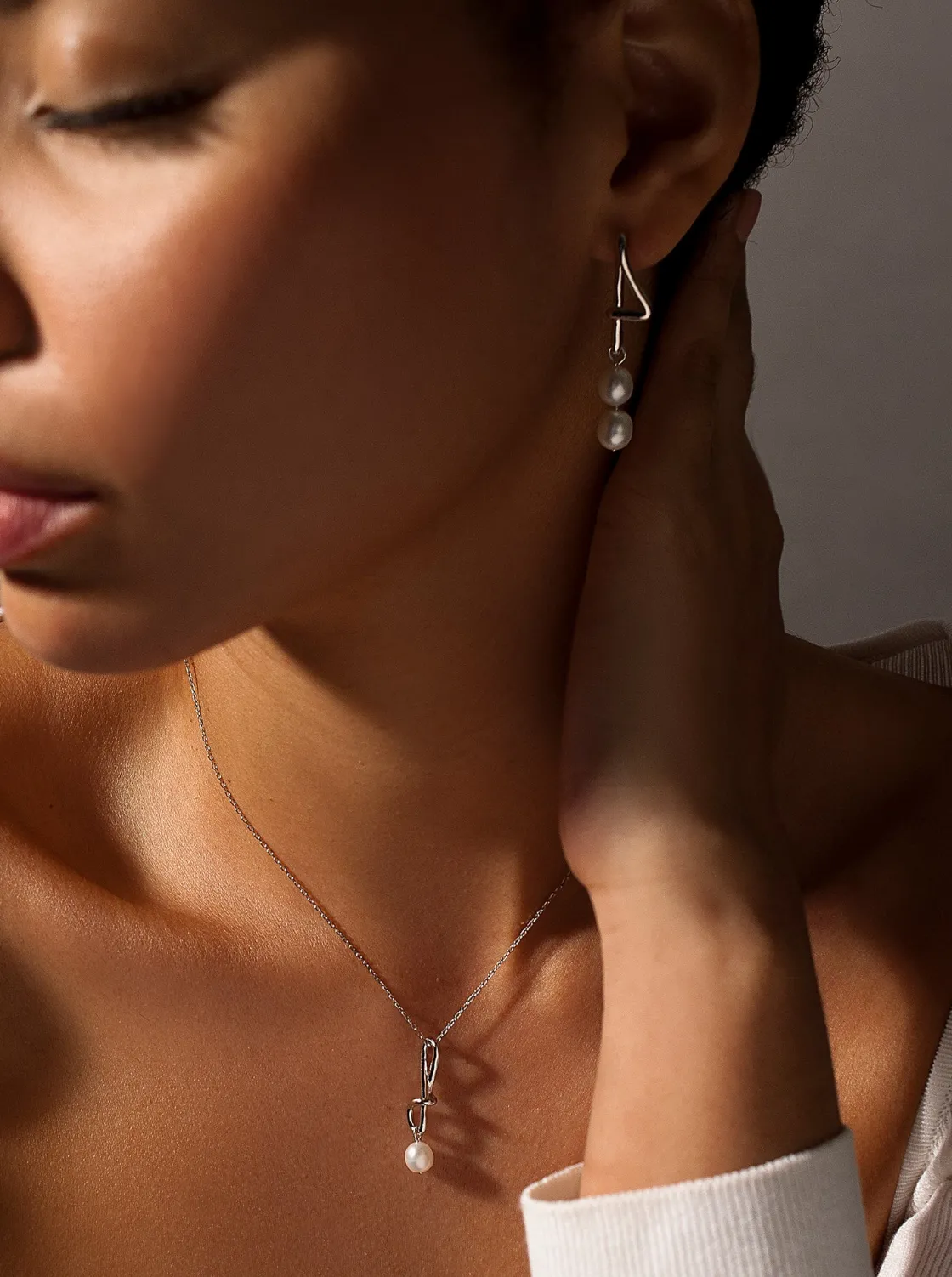 Pendientes Perlas | LINEARGENT Pendientes perlas de plata con diseño geomérico