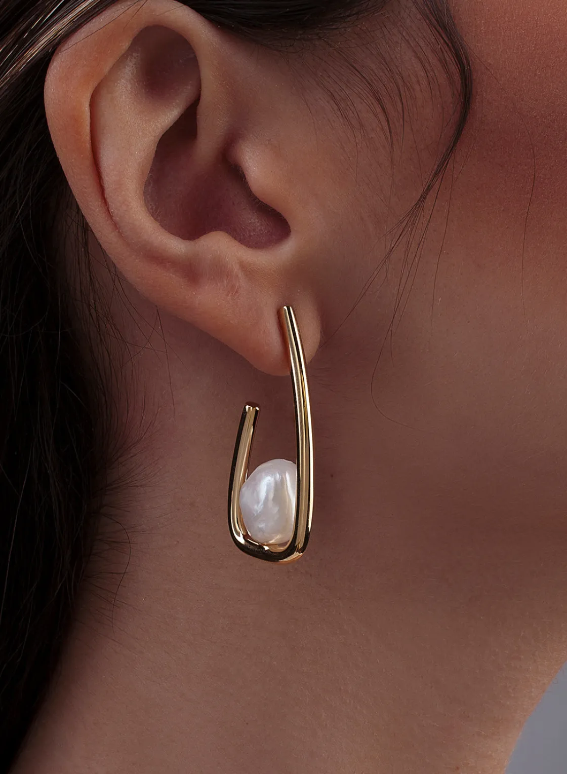 Pendientes Perlas | LINEARGENT Pendientes perlas diseño geométrico con detalle de perla