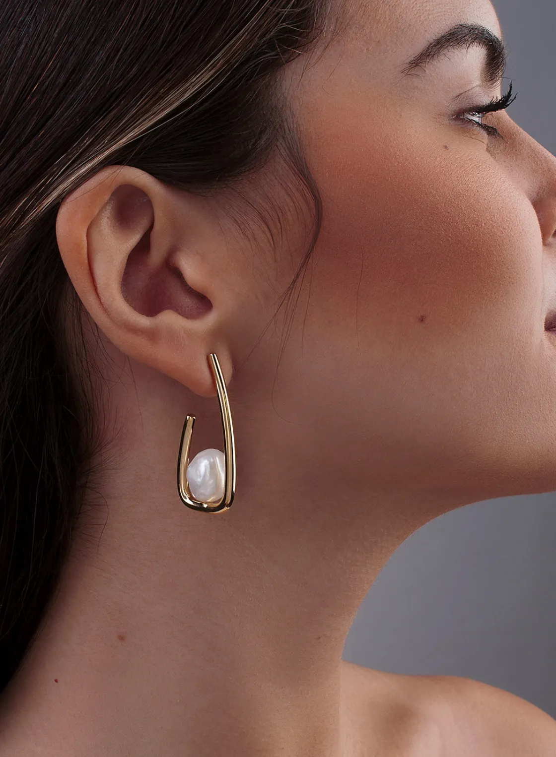 Pendientes Perlas | LINEARGENT Pendientes perlas diseño geométrico con detalle de perla