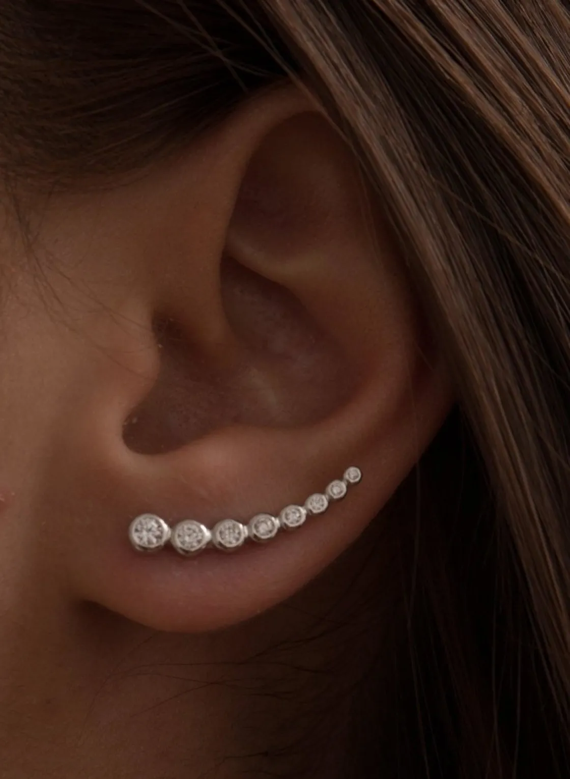 Pendientes Trepadores | LINEARGENT Pendientes trepadores de plata diseño circonitas brillantes crecientes