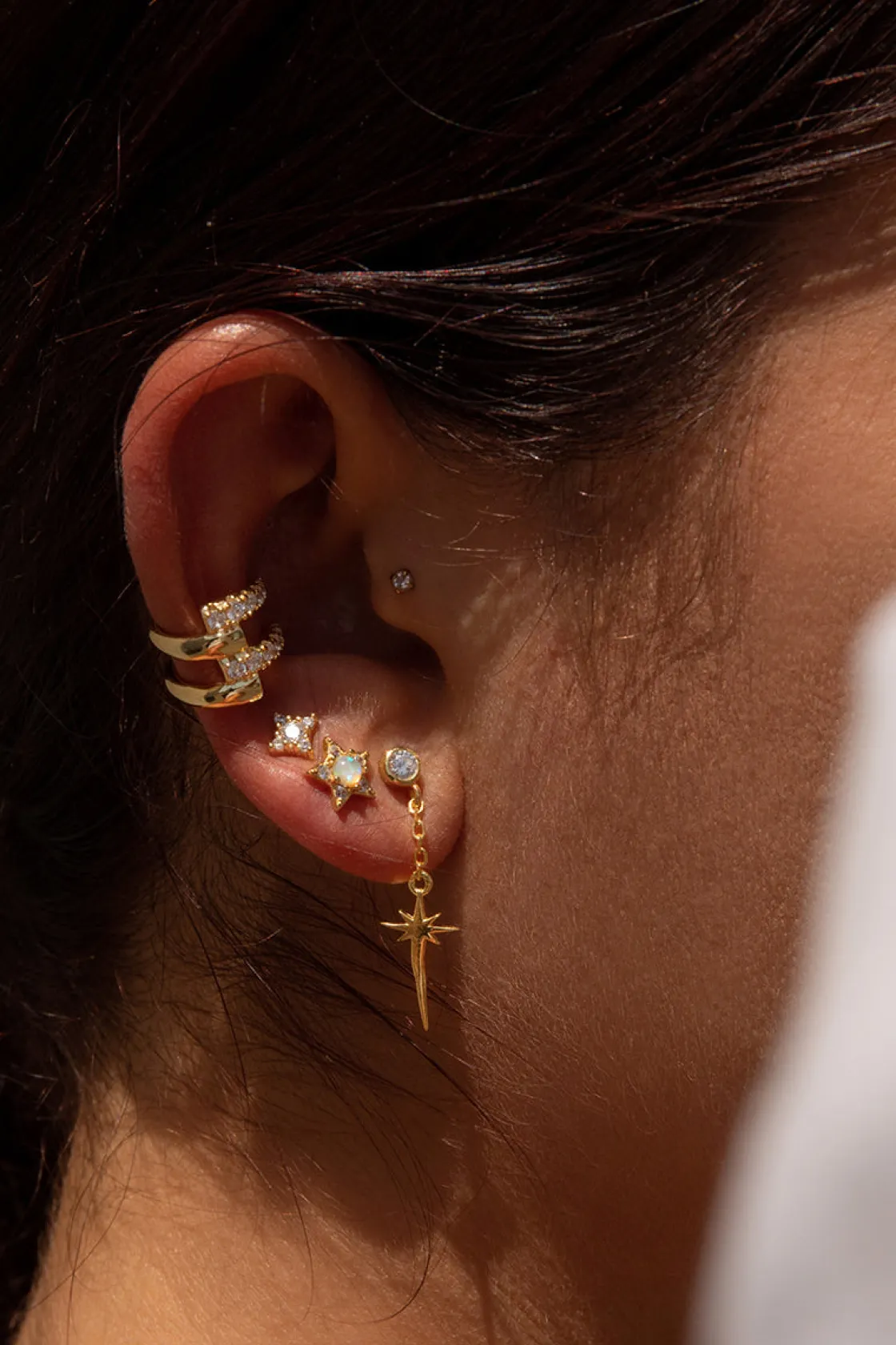 Segundo Pendiente | LINEARGENT Piercing de plata baño dorado diseño destello con circonitas