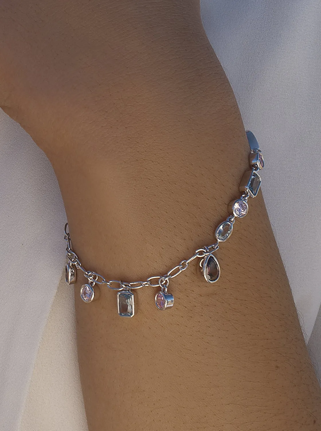 Pulseras Con Colgantes | Pulseras Con Piedras | LINEARGENT Pulsera con piedras colgantes en tonos románticos