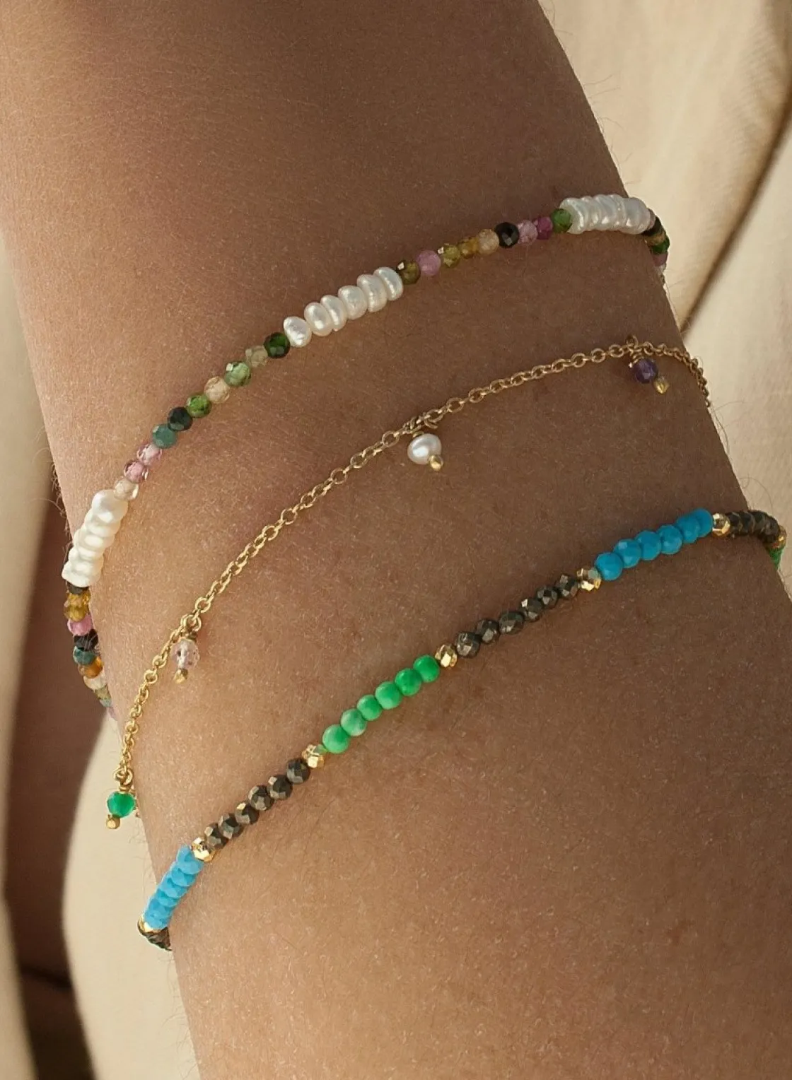 Pulsera De Bolas | LINEARGENT Pulsera de bolas compuesta por cuatro brazaletes