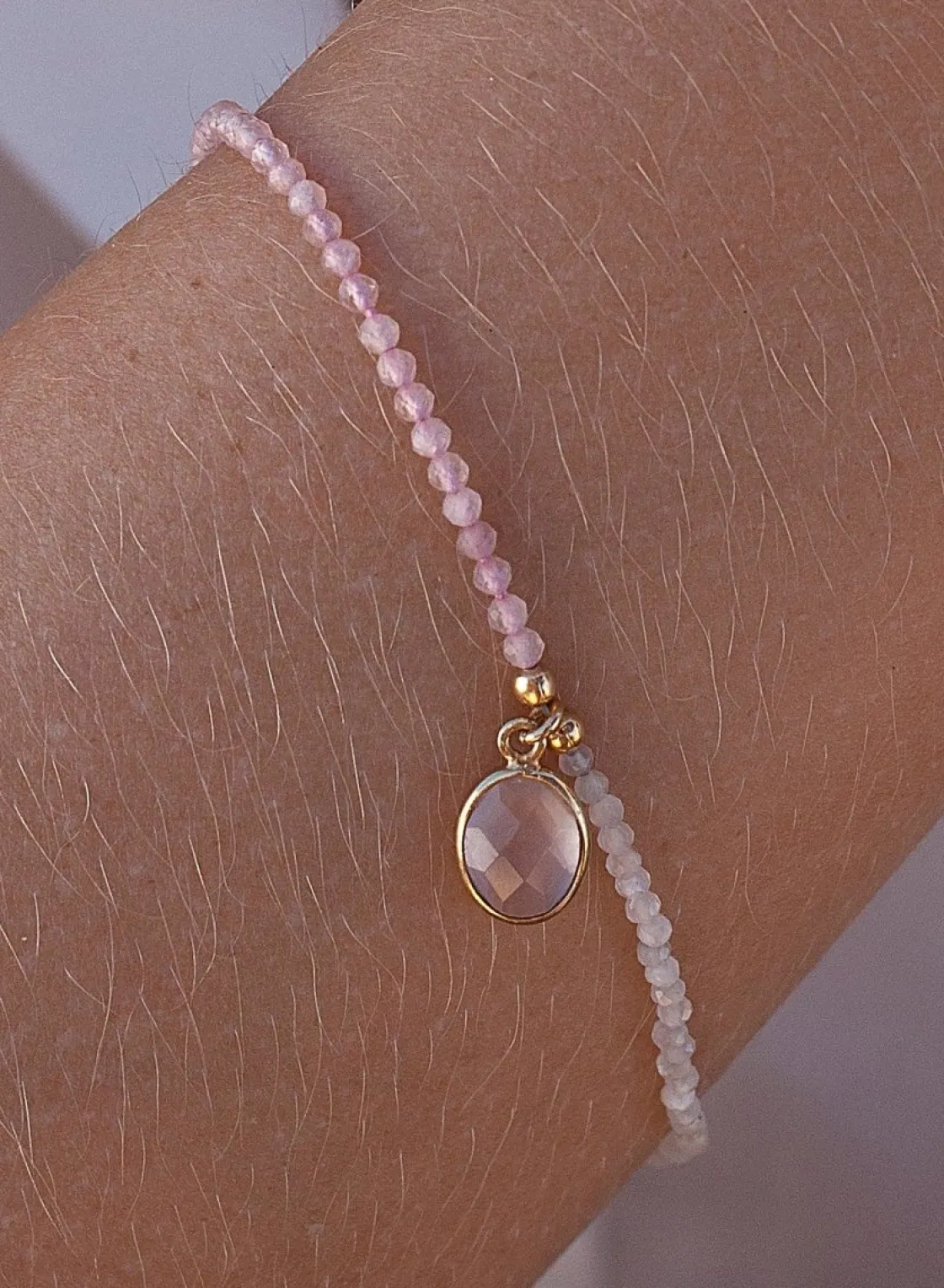 Pulsera De Bolas | Pulseras Con Piedras | LINEARGENT Pulsera de bolas con charm central de cuarzo rosa