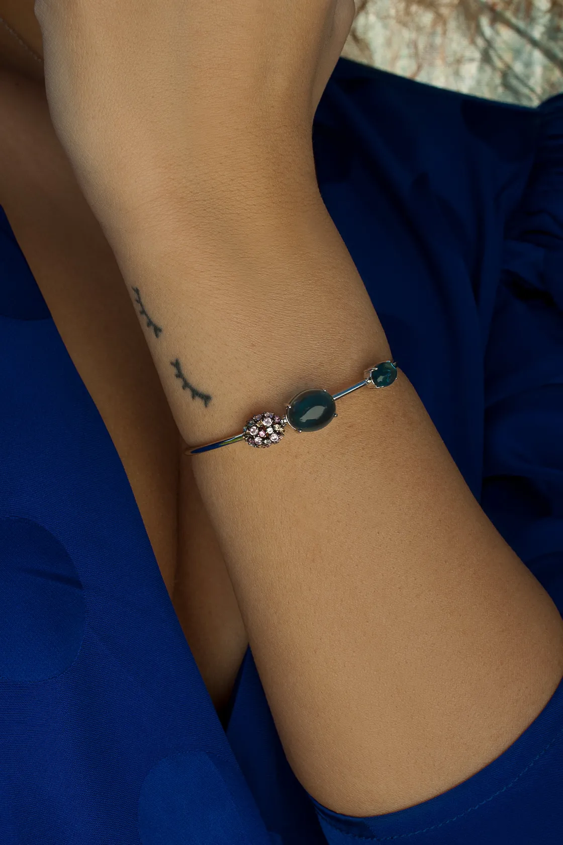 Pulseras Esclavas | LINEARGENT Pulsera esclava con piedras en tonos azules y motivo con circonitas de colores