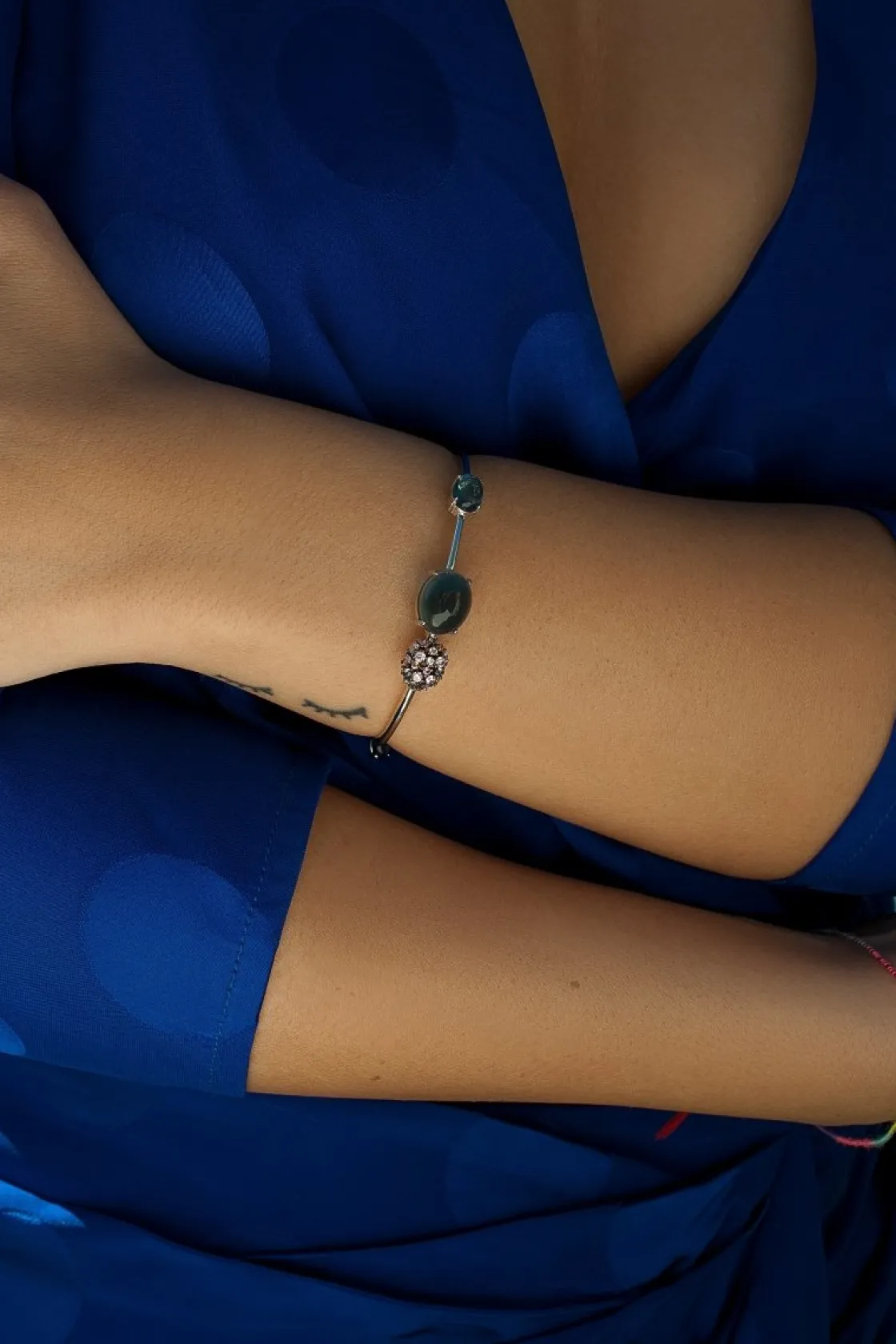 Pulseras Esclavas | LINEARGENT Pulsera esclava con piedras en tonos azules y motivo con circonitas de colores