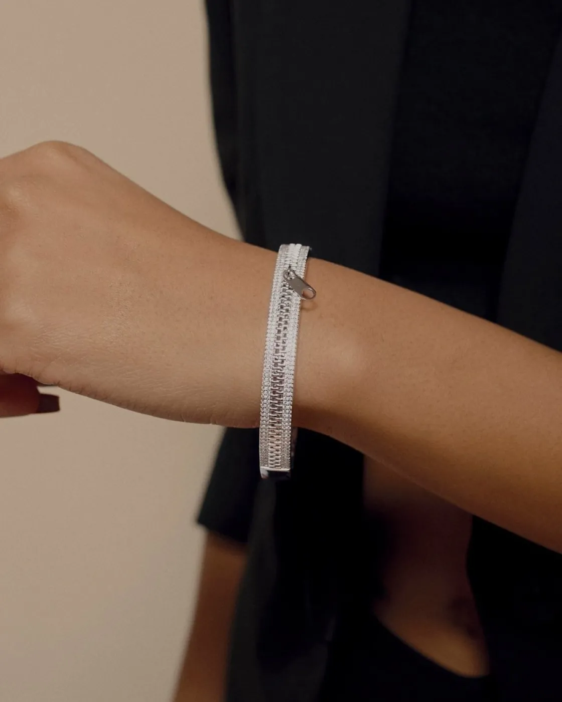 Pulseras Esclavas | LINEARGENT Pulsera esclava de plata diseño cremallera y circonita