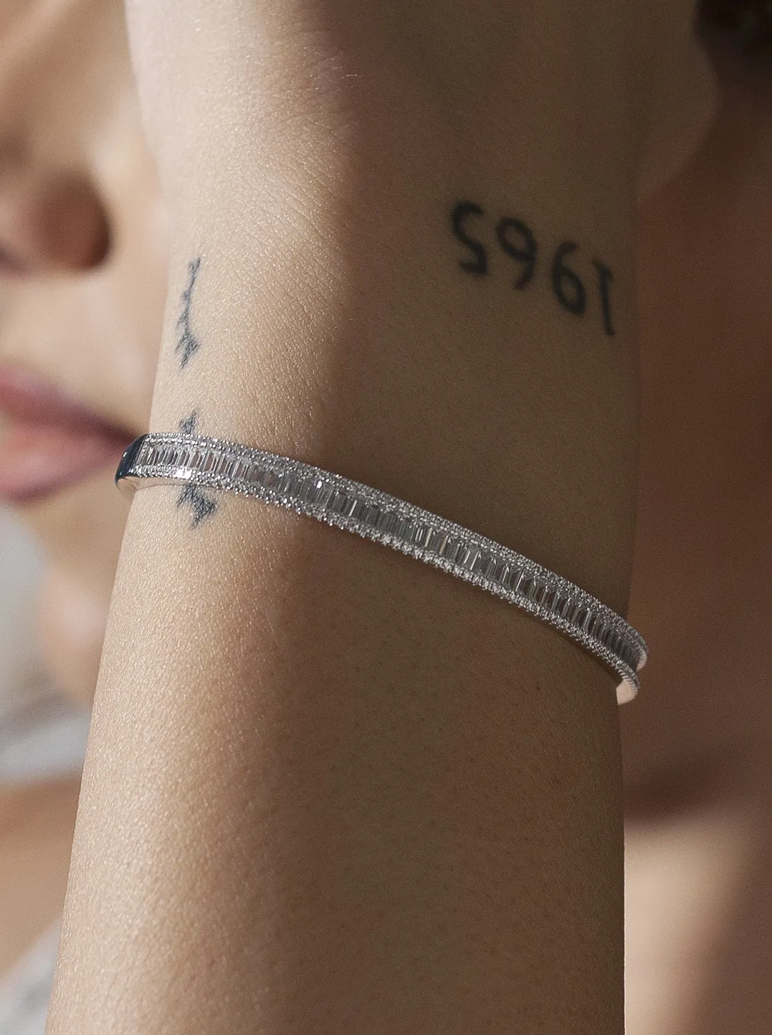 Pulseras Esclavas | LINEARGENT Pulsera esclava de plata raíl con engaste de circonita