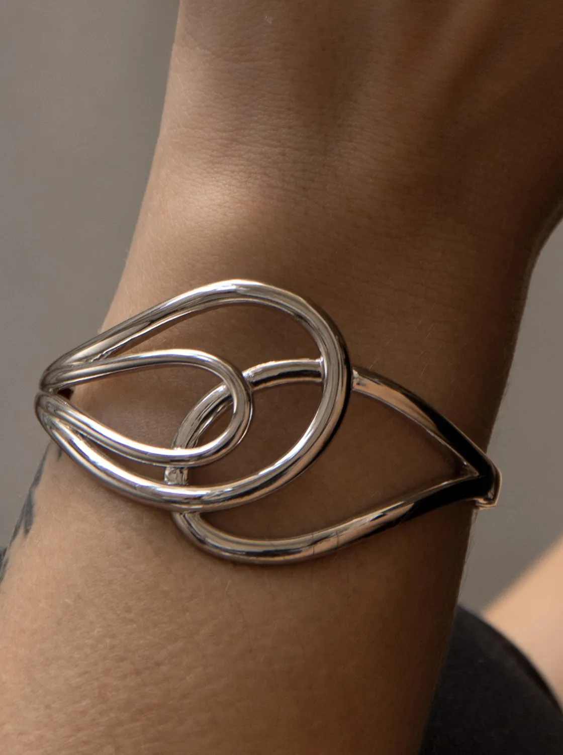 Pulseras Esclavas | LINEARGENT Pulsera esclava diseño irregular en plata lisa