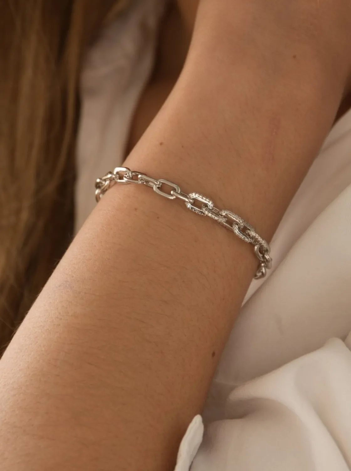 Pulsera Eslabones Plata | LINEARGENT Pulsera eslabones plata con diseño de cadena y detalle de circonitas
