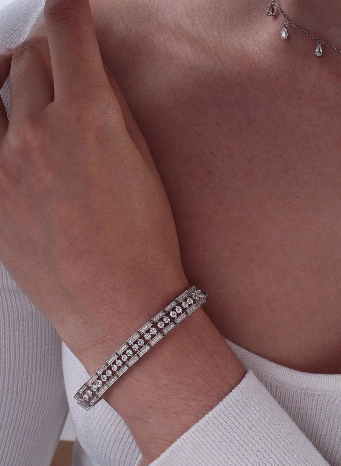 Pulseras Brillantes | LINEARGENT Pulseras brillantes de plata con raíl central de circonitas
