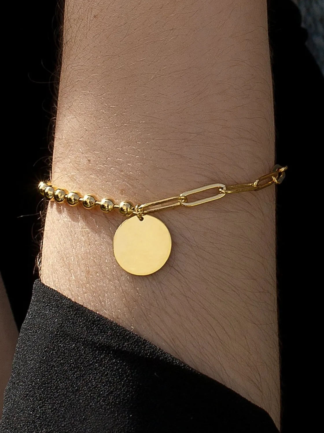 Pulseras Finas | LINEARGENT Pulseras con colgantes de plata bañados en oro con charm redondo y bolitas