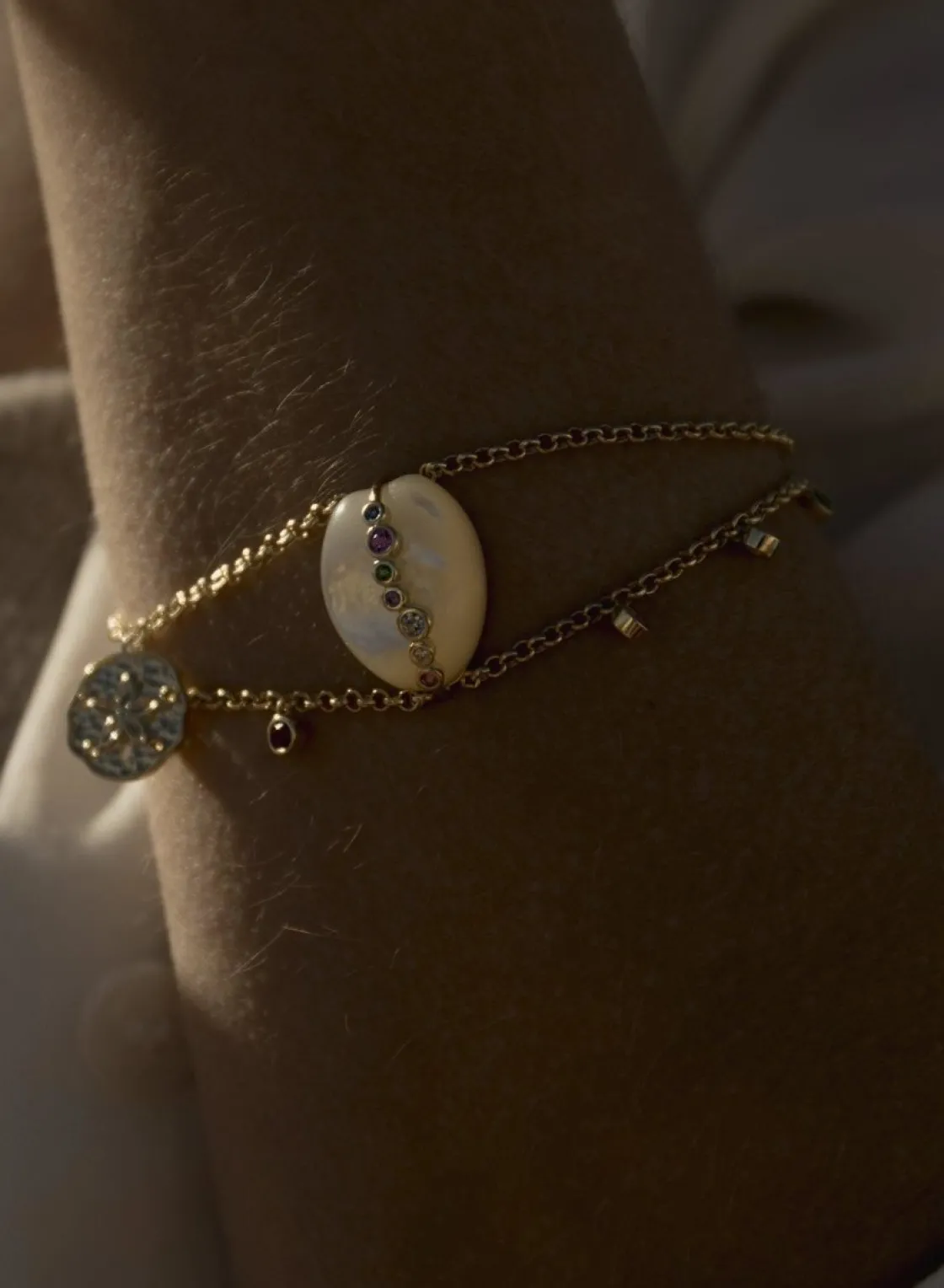 Pulseras Con Colgantes | Pulseras Con Piedras | LINEARGENT Pulseras con colgantes diseño de perla y medalla