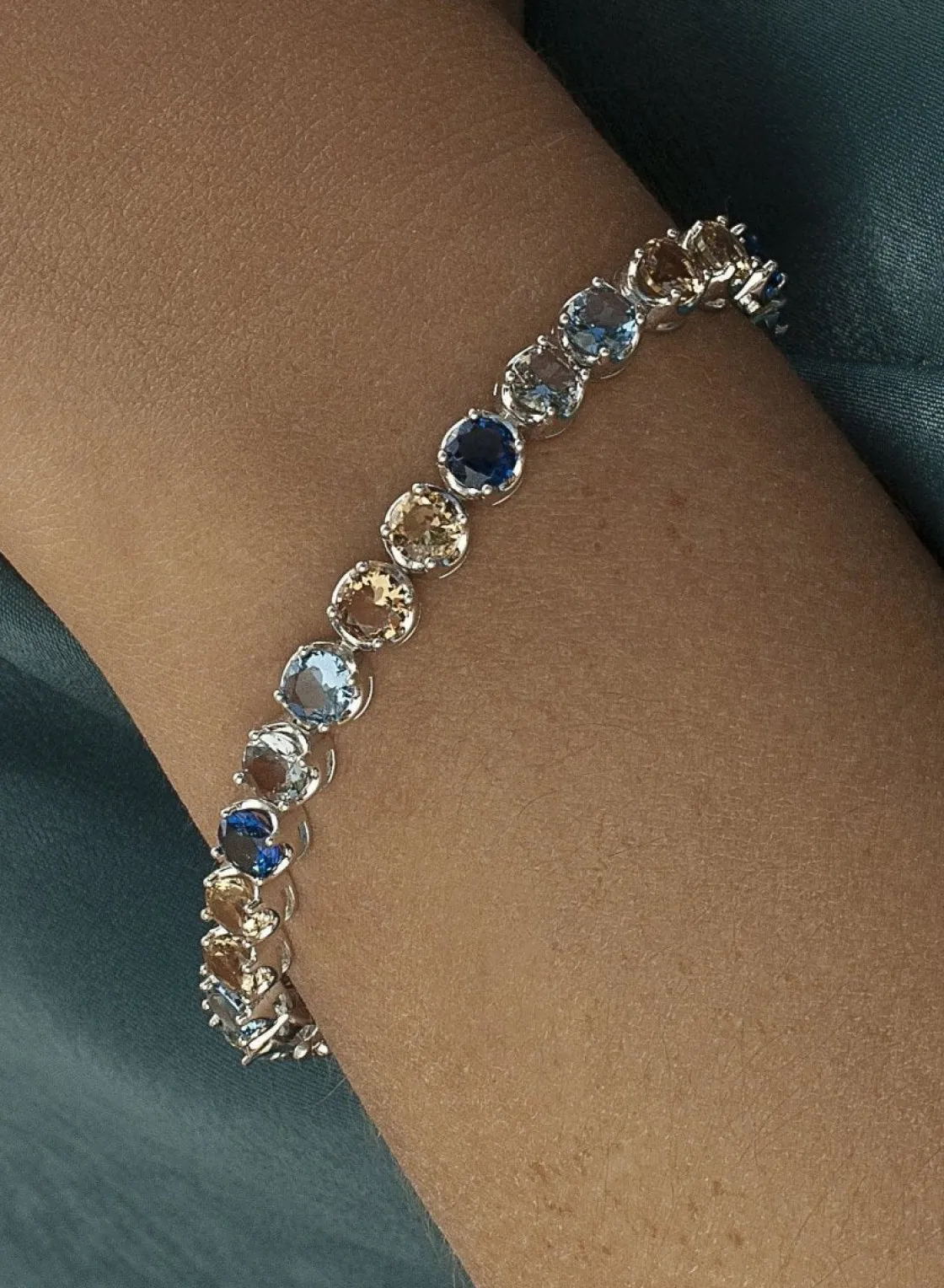 Pulseras Con Piedras | Pulsera Riviere | LINEARGENT Pulseras con piedras en tonos fríos de talla redonda