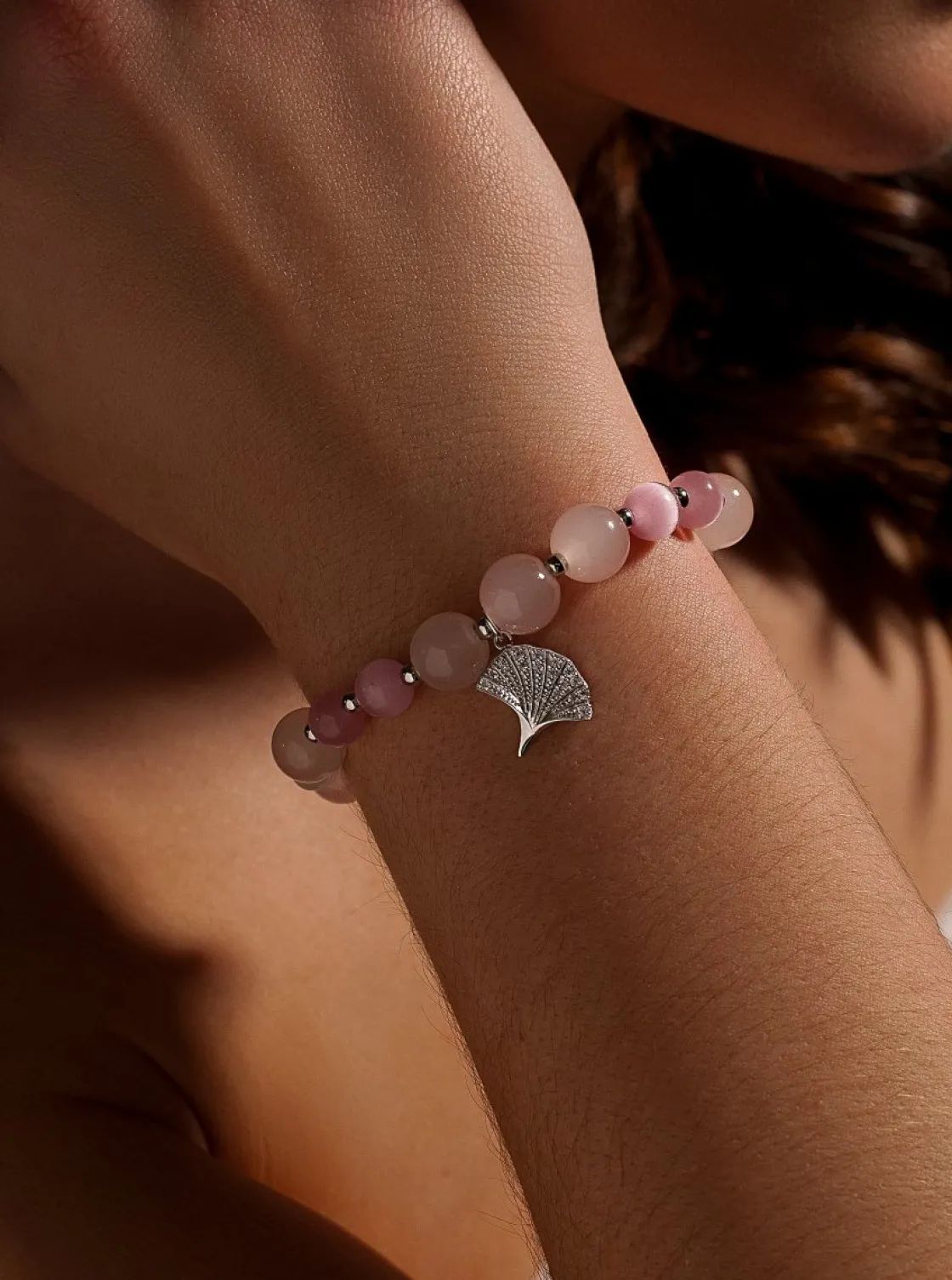 Pulsera De Bolas | Pulseras Con Colgantes | LINEARGENT Pulseras de bolas de plata cuarzo rosa y charm de flor abierta