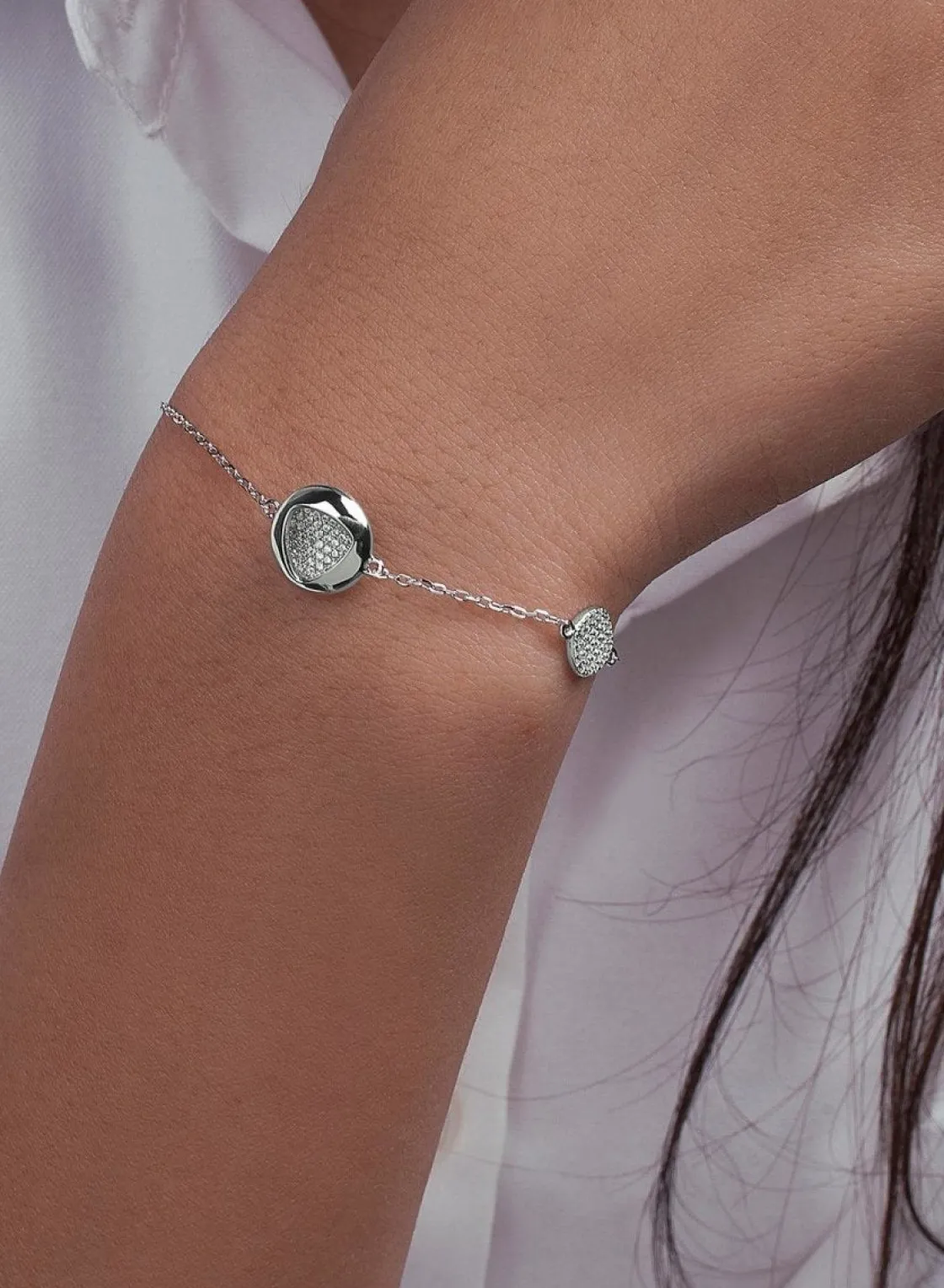 Pulseras Finas | LINEARGENT Pulseras finas de plata con silueta triangular y circonitas