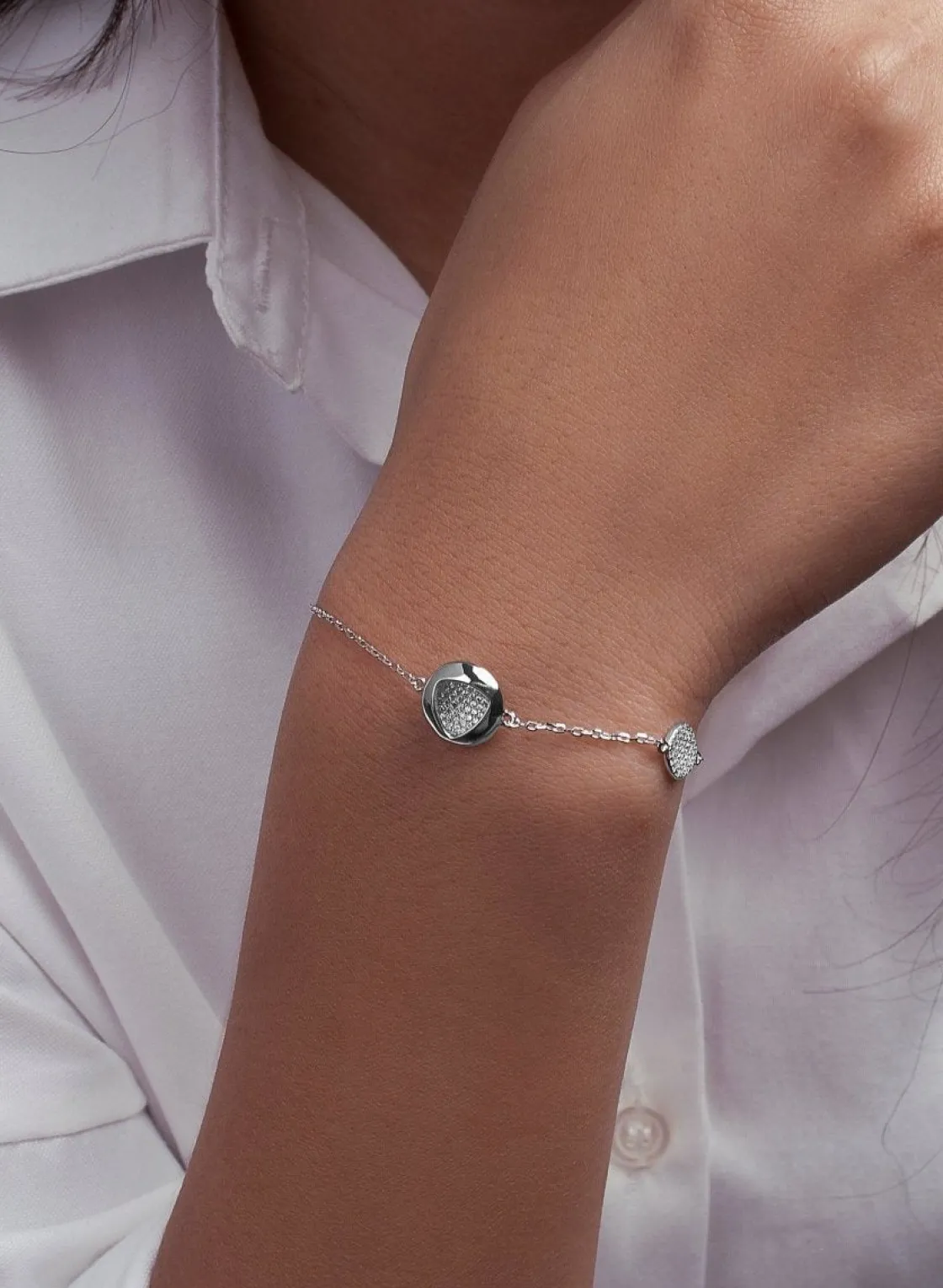 Pulseras Finas | LINEARGENT Pulseras finas de plata con silueta triangular y circonitas