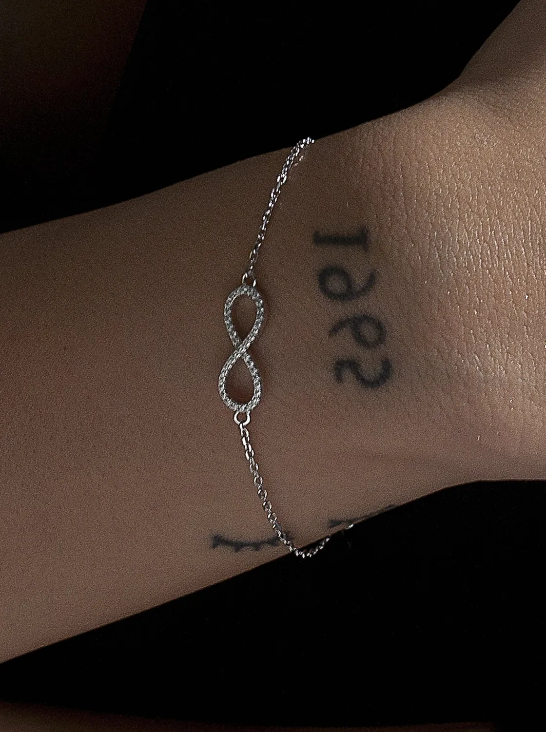 Pulseras Finas | LINEARGENT Pulseras finas de plata diseño infinito con circonitas