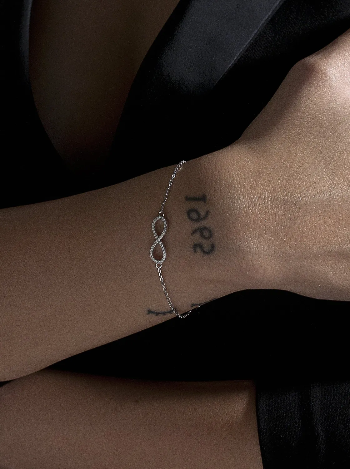 Pulseras Finas | LINEARGENT Pulseras finas de plata diseño infinito con circonitas