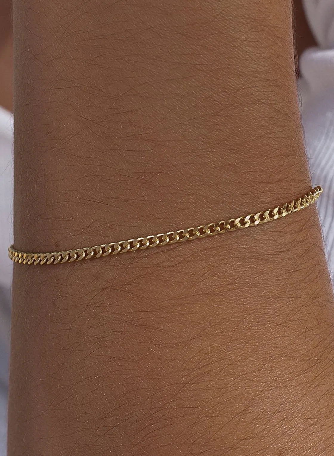 Pulseras Finas | LINEARGENT Pulseras finas de plata dorada diseño cadena
